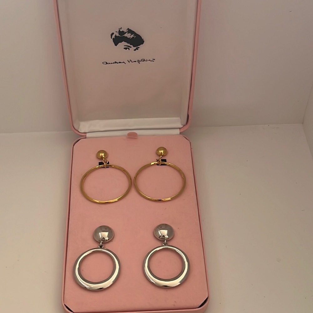 Camrose & Kross Audrey Hepburn, Two tone Earrings set.